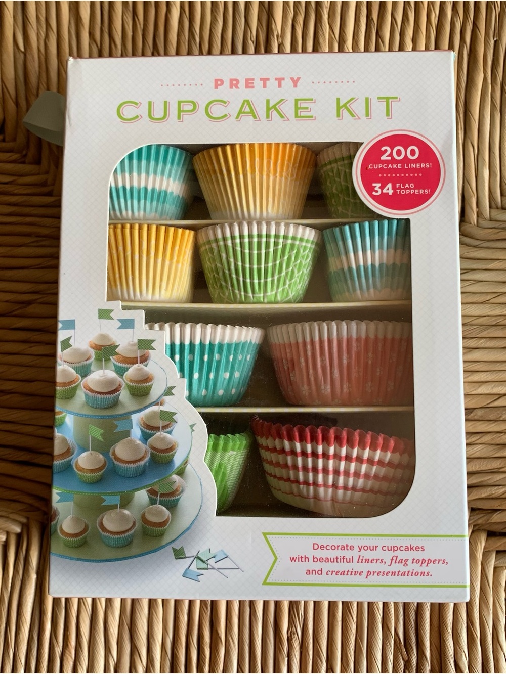 “Pretty cupcake” decorating kit